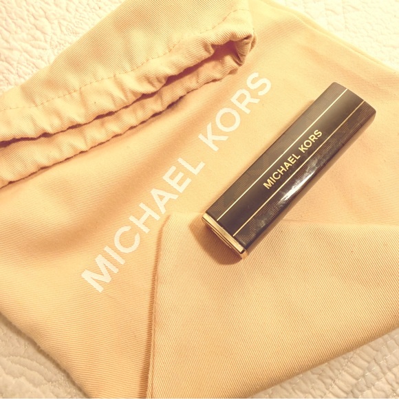 NIB Lipstick Shaped Charger - Picture 4 of 8